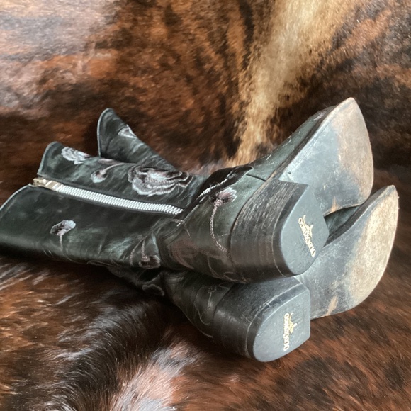 Old Gringo Outstanding Flower Embossed Distressed Leather Full Zipp Boots - Picture 5 of 12